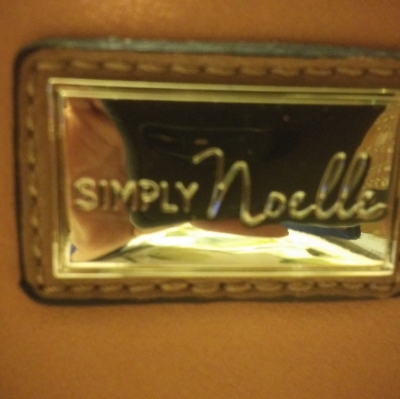 Simply Noelle purse - Picture 2 of 3